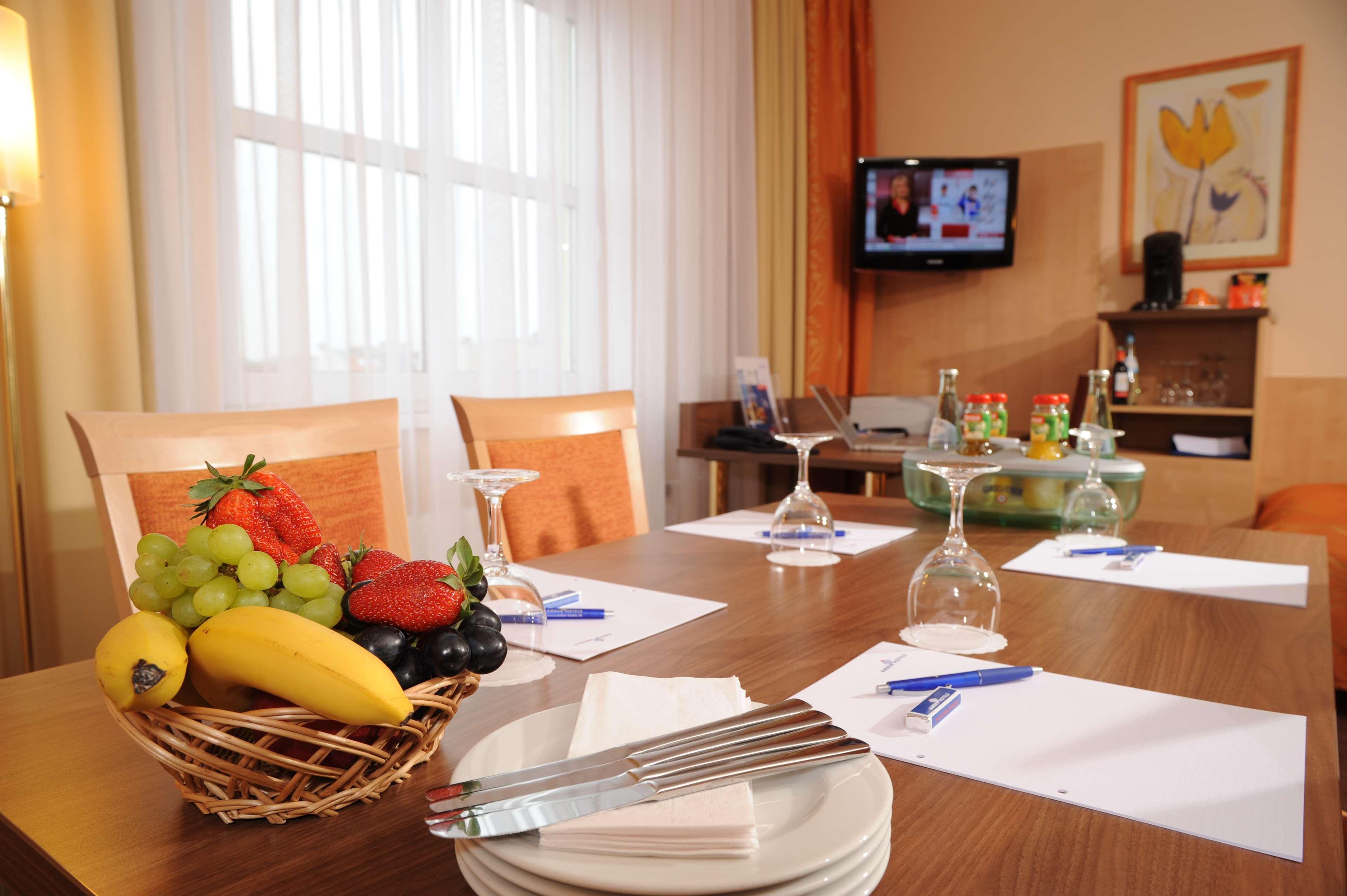 Plaza Inn Berlin Charlottenburg Экстерьер фото