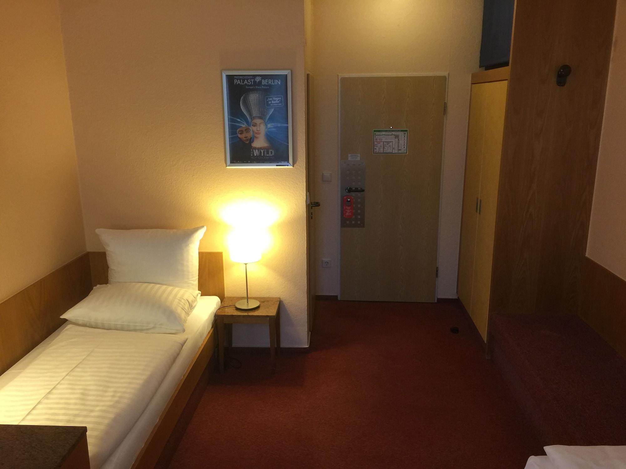 Plaza Inn Berlin Charlottenburg Экстерьер фото