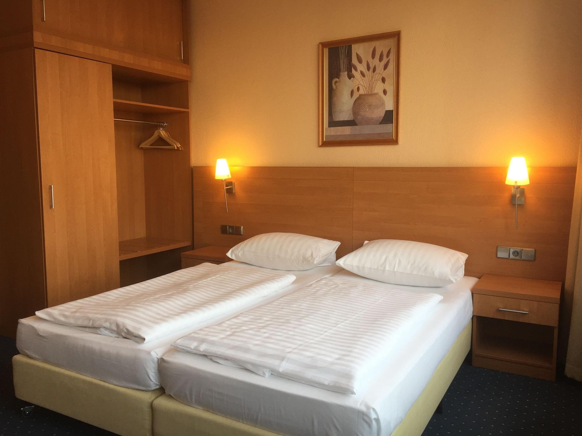 Plaza Inn Berlin Charlottenburg Экстерьер фото